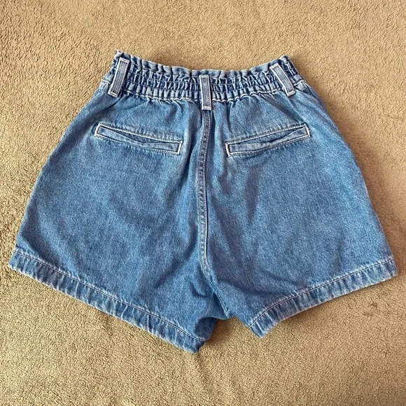 Levi’s Women’s High Waist A-Line Shorts - Picture 2 of 3